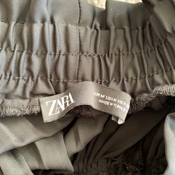 Zara black pleated stretchy shorts - Picture 7 of 7